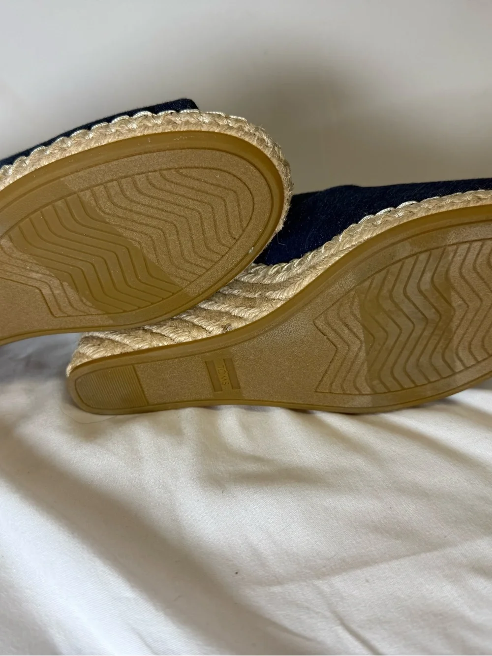 TOMS Women’s Navy Blue Open Toe Espadrille Wedge Heels Size 7.5 Denim Look